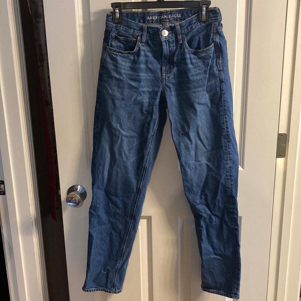 Size 2 American Eagle 90s Straight Medium Wash Jeans